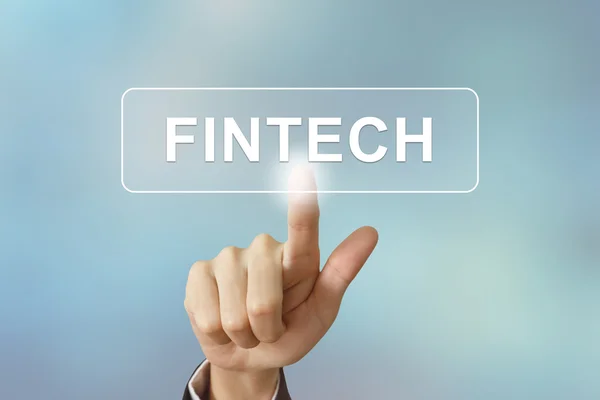 单击 fintech 或金融技术按钮的业务手 — 图库照片