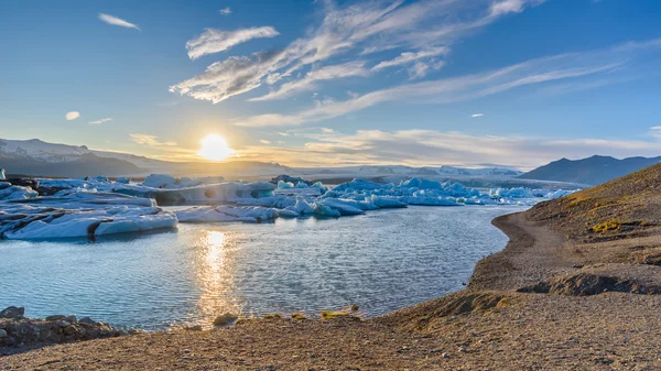 Vista panorâmica de icebergs em Glacier Lagoon, Islândia — Fotografia de Stock