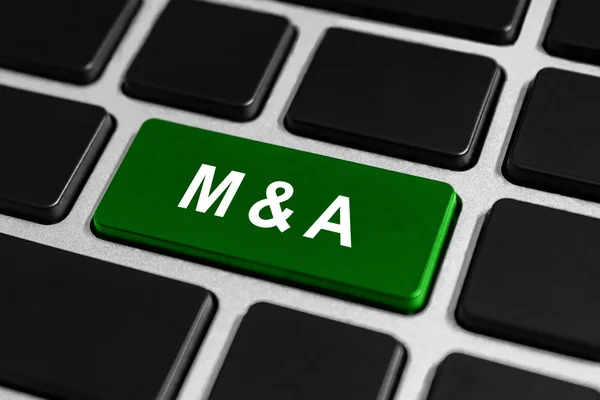M & A o fusiones y adquisiciones botón en el teclado —  Fotos de Stock