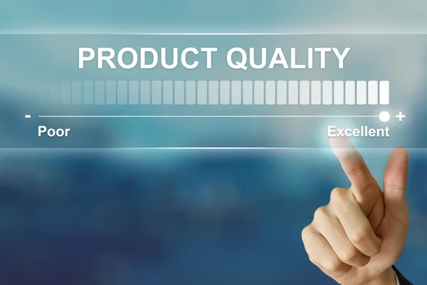 Zakelijke hand te klikken op uitstekende productkwaliteit — Stockfoto