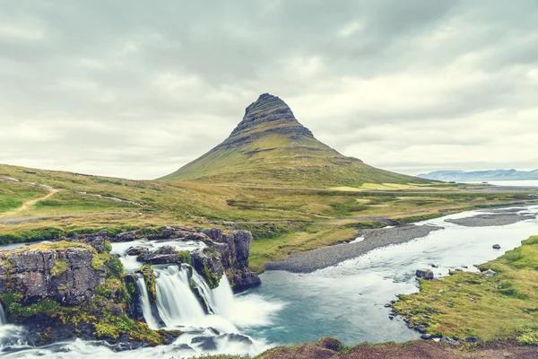 Kirkjufell mountain, Islândia — Fotografia de Stock