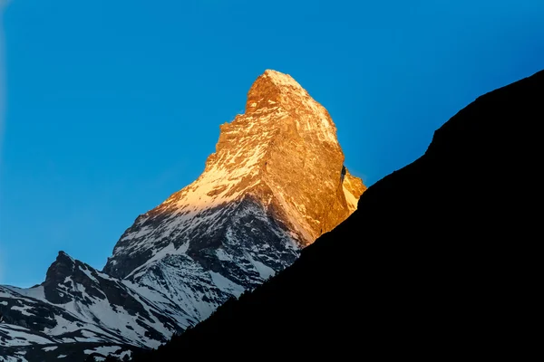 Gyllene solljus glans, Matterhorn mountain, Zermatt, Schweiz — Stockfoto