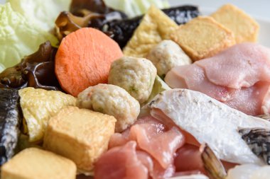 karışık taze et topu ve sebze, Sukiyaki Japon gıda tarzı