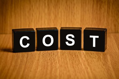 siyah blok üzerinde kelime maliyet muhasebesi