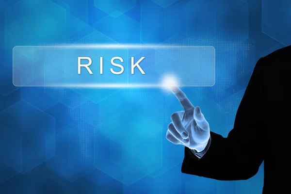 Üzleti kézzel nyomja a pénzügyi kockázat gomb — Stock Fotó