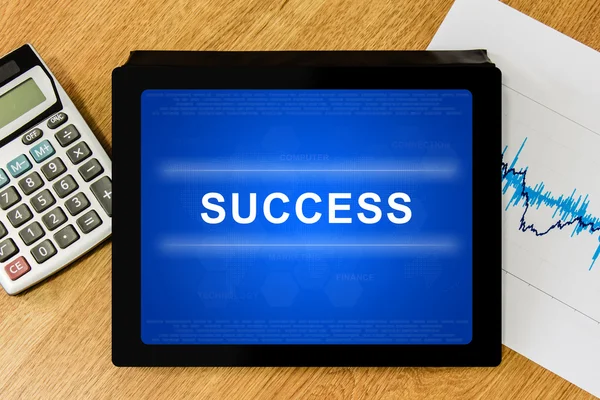 Erfolgswort auf digitalem Tablet — Stockfoto
