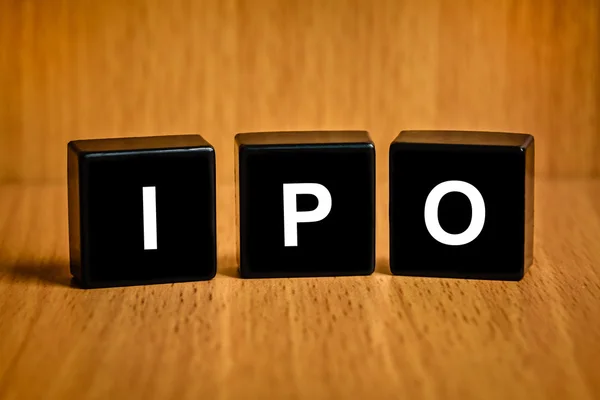 IPO lub słowo wstępne oferty publicznej na blok czarny — Zdjęcie stockowe