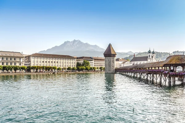 Kápolna híd vagy kapellbrucke, Luzern, Svájc — Stock Fotó