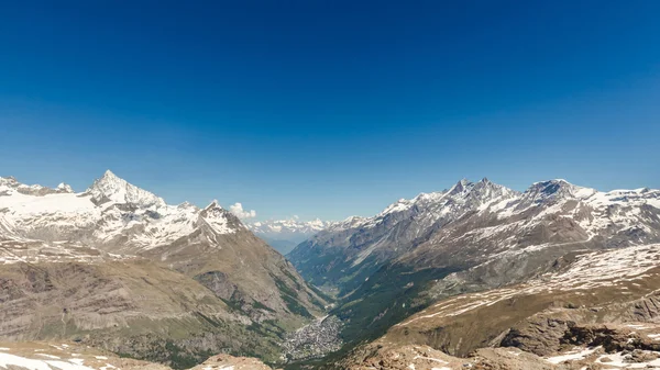 Snow Mountain Range landschap met blauwe hemel op Alpen regio, Zerm — Stockfoto