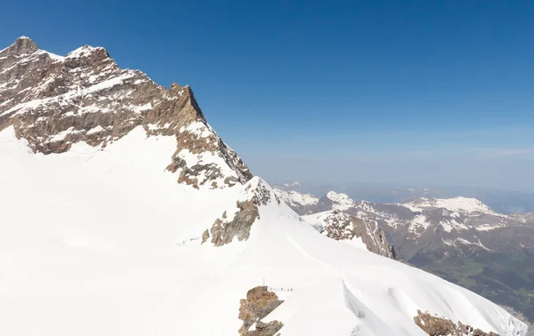 Schweiziska Alperna bergslandskap, Jungfrau i Schweiz — Stockfoto