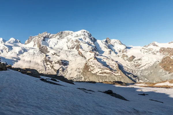 Красивая гора, Альпы, Церматт, Швейцария — стоковое фото