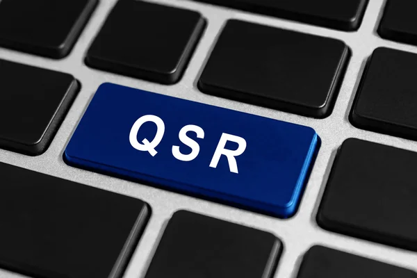 Кнопка QSR или быстрого обслуживания ресторанов на клавиатуре — стоковое фото