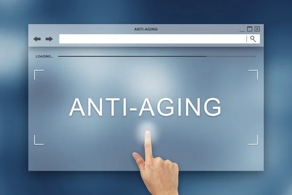 Pulsar la mano en el botón anti envejecimiento en el sitio web — Foto de Stock