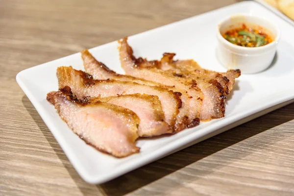 炭ゆで豚肉の首、グリル豚肉 (タイ風料理) — ストック写真