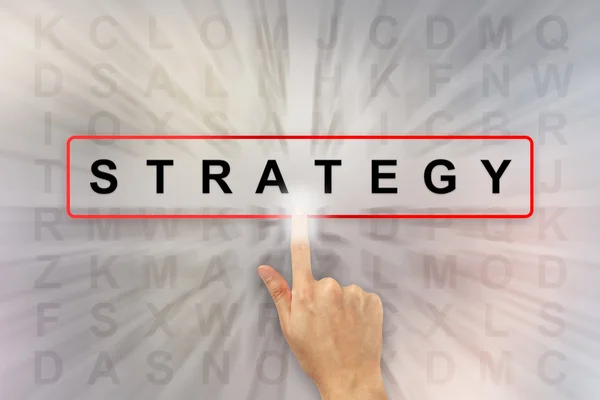 Hand op zakelijke strategie woord te klikken — Stockfoto