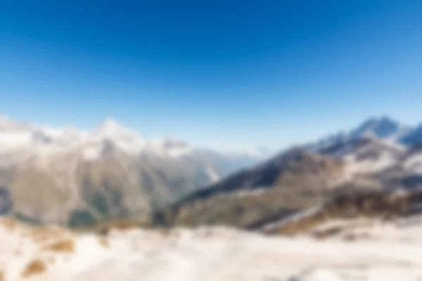 Bergskedjan landskap med blå himmel — Stockfoto