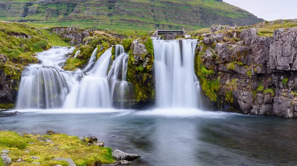 Водоспад на горі Kirkjufell, Ісландія — стокове фото