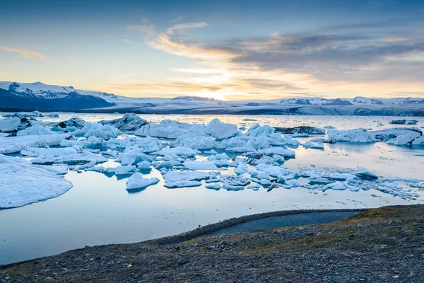 Vue panoramique des icebergs dans la lagune des glaciers, Islande — Photo