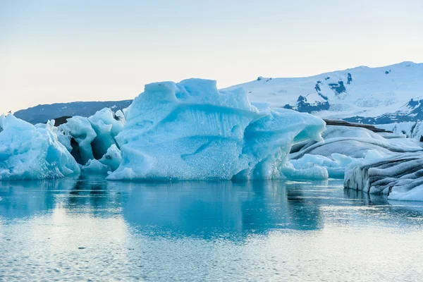Veduta panoramica degli iceberg nella laguna del ghiacciaio, Islanda — Foto Stock