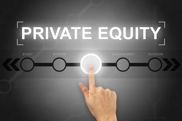 Mano facendo clic sul pulsante di private equity su un'interfaccia schermo — Foto Stock