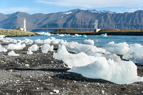 Schilderachtig uitzicht van ijsbergen in glacier lagoon, IJsland — Stockfoto