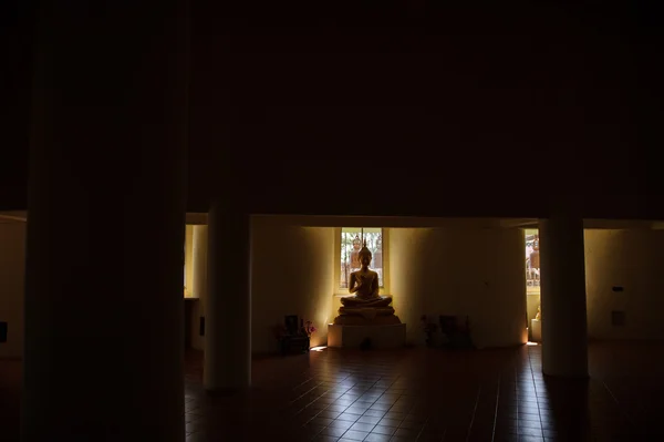 Будда статуя в храме — стоковое фото