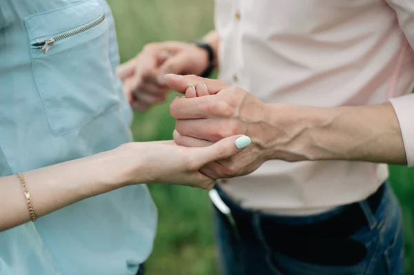 seven çift bir genç eller