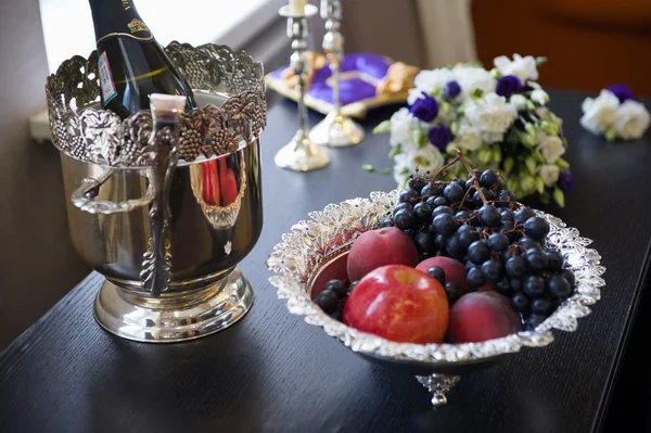 Düğün masası Şampanya meyve buketi