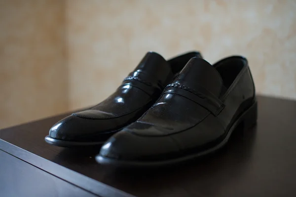 Sapatos Brancos Pretos Dos Homens — Fotografia de Stock