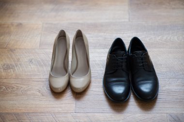 Gelinler için beyaz düğün ayakkabıları