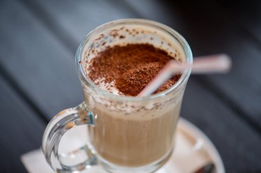 çikolata bir bardak muzlu süt