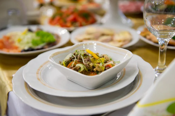 Düğününüz için güzel bir masa.