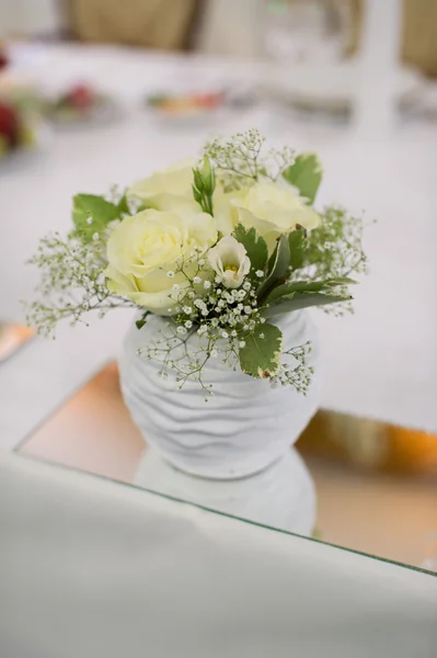 Düğününüz için güzel bir masa.