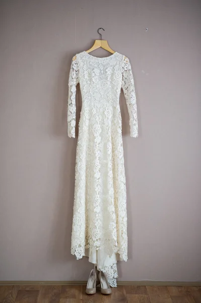 Bianco bellissimo abito da sposa — Foto Stock