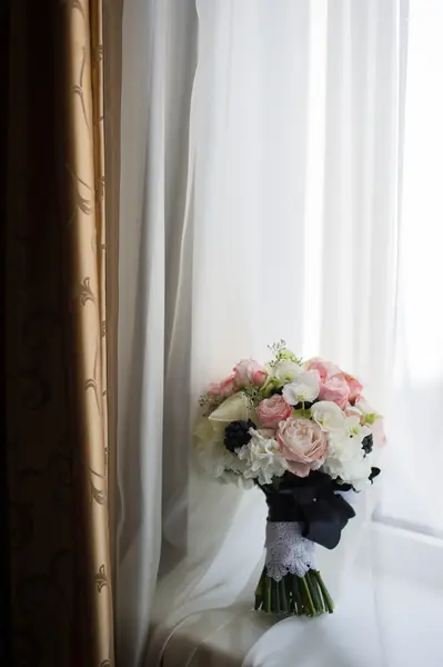 Piękny Bukiet Ślubny Kwiatami — Zdjęcie stockowe