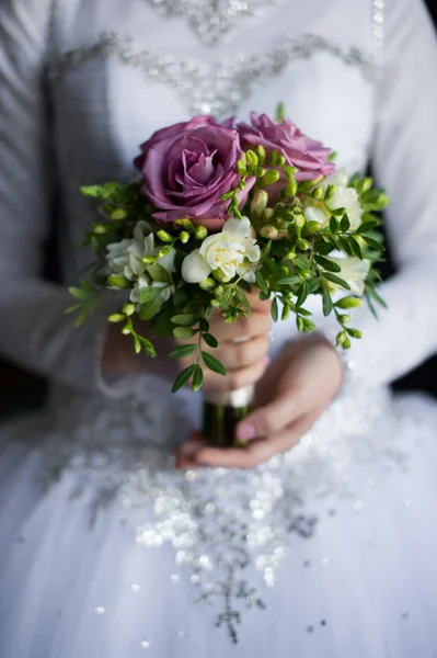 Ragazza in un abito da sposa bouquet da sposa Fotografia Stock