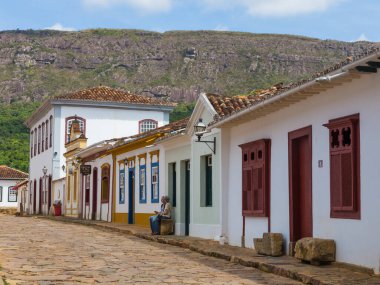 Tiradentes, Minas Gerais, Brezilya - 28 Haziran 2019: Tiradentes köyünün sokakları ve binaları