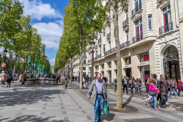 Paris França Abril 2014 Pessoas Caminhando Nas Calçadas Avenida Champs — Fotografia de Stock