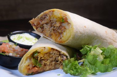 Guacamole soslu Meksika dürümü biberli Meksika dürümü.