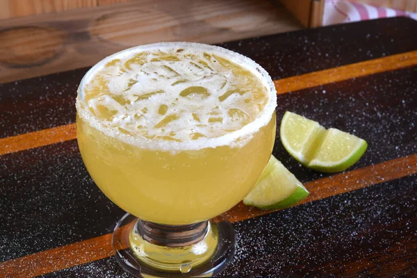 Heerlijke Verfrissende Alcoholische Drank Met Citrusvruchten Margarita Cozumel Een Tafel — Stockfoto