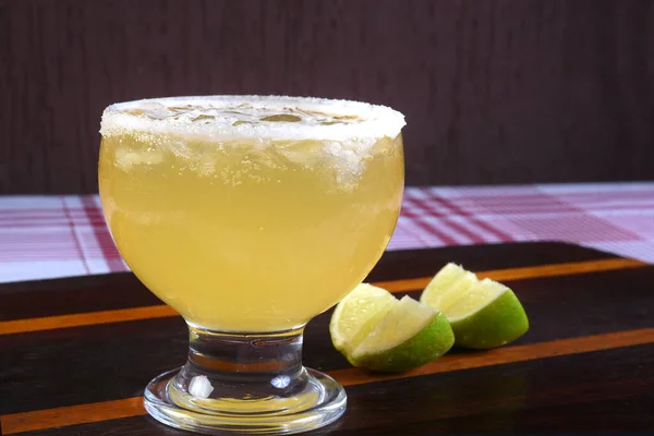 Lahodný Osvěžující Alkoholický Nápoj Citrusovými Plody Margarita Cozumel Stole Skleněném — Stock fotografie
