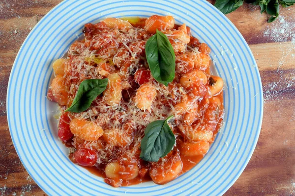 Pasta Salsa Roja Con Queso Parmesano Tomate Albahaca Hierbas Deliciosa —  Fotos de Stock