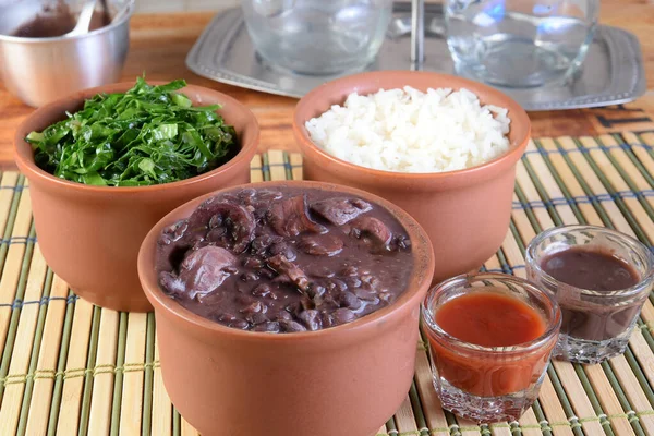 Fasulye Domuz Pastırması Lahana Pirinç Salata Baharat Biberli Lezzetli Brezilya — Stok fotoğraf