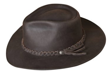 Beyaz arka planda siyah kurdeleli kovboy tarzı deri şapka, hem erkek hem de kadın başı koruması için doğal deri şapka..