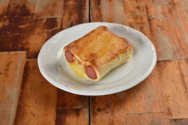 Turta, fırında sosisli tavuk turtası, fast food aperatifi, tipik Brezilya yemeği.