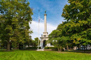 Bloomington, Illinois 'de savaş anıtı.