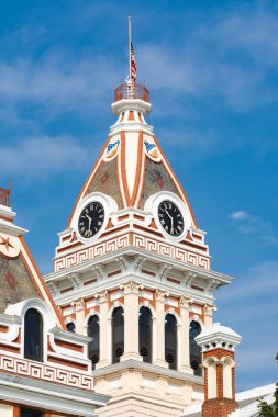 Güzel bir sonbahar sabahı Livingston Adliyesi 'nde. Pontiac, Illinois, ABD