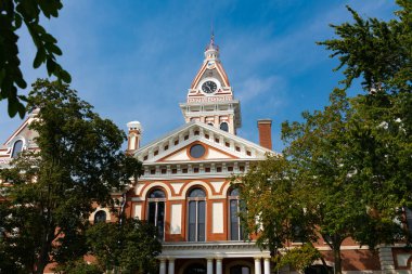Güzel bir sonbahar sabahı Livingston Adliyesi 'nde. Pontiac, Illinois, ABD