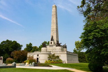 Springfield, Illinois / ABD - 16 Eylül 2020: Lincoln 's Tomb güzel bir yaz öğleden sonrasında.
