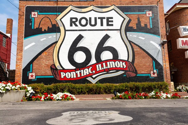Pontiac, Illinois / ABD - 23 Eylül 2020: Pontiac, Illinois 'deki 66. yol duvar resmi.